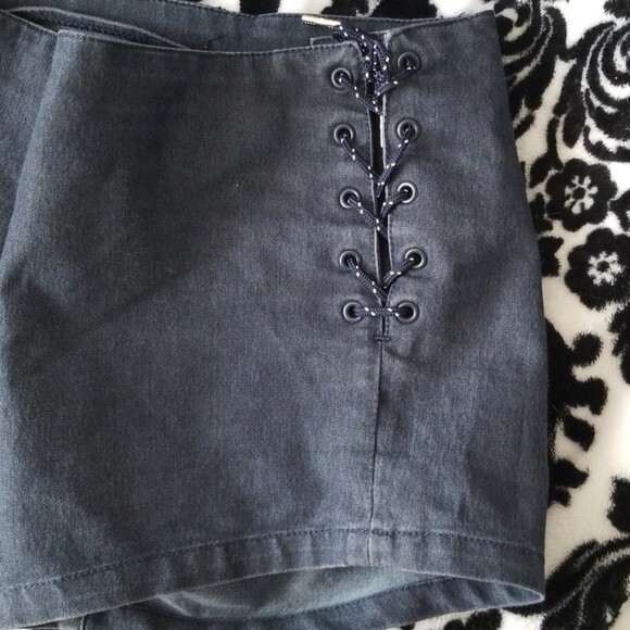 Tommy Hilfiger vintage dark blue stretchy shorts with lace up sides. Size 3 - Picture 3 of 6